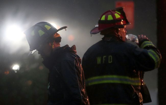 Вертоліт медичної служби впав і розбився на шосе в Каліфорнії (відео)