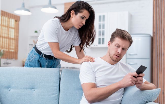 Як зрозуміти, що чоловік тобі зраджує: 9 способів викриття