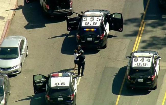 В США вооруженный мужчина забаррикадировался в супермаркете