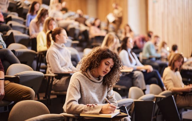 Украинские университеты не добирают студентов: в чем причина