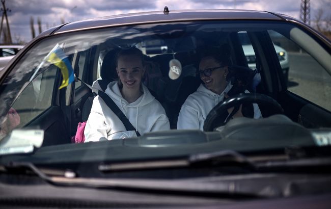 Скільки можна їздити у Польщі з протермінованим посвідченням водія: пояснення посольства