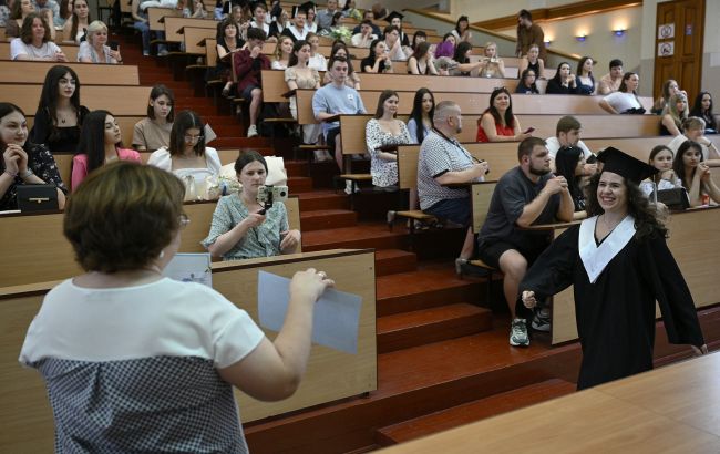 Диплом під загрозою та бан на кар'єру: як в Україні каратимуть за плагіат і використання ШІ