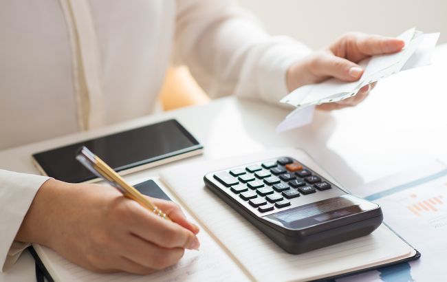 Могут ли уволить с работы беженцев, выехавших за границу: детальное объяснение