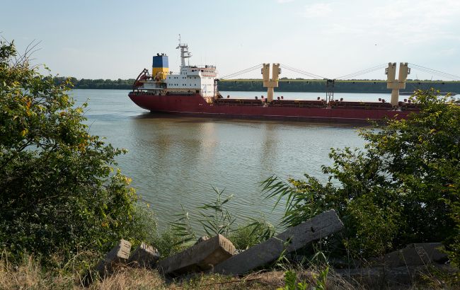 З'єднав Дунай та Чорне море: Україна відновила судноплавство каналом гирла "Бистре"