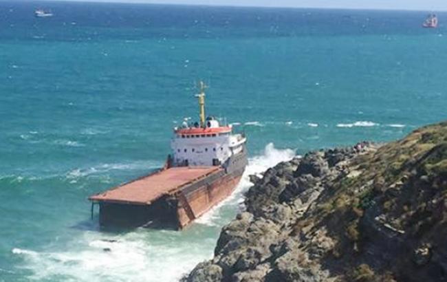 Біля Босфору розламався навпіл суховантаж під монгольським прапором