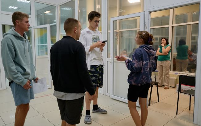 Чат-боты для помощи переселенцам от Министерства реинтеграции: где найти информацию