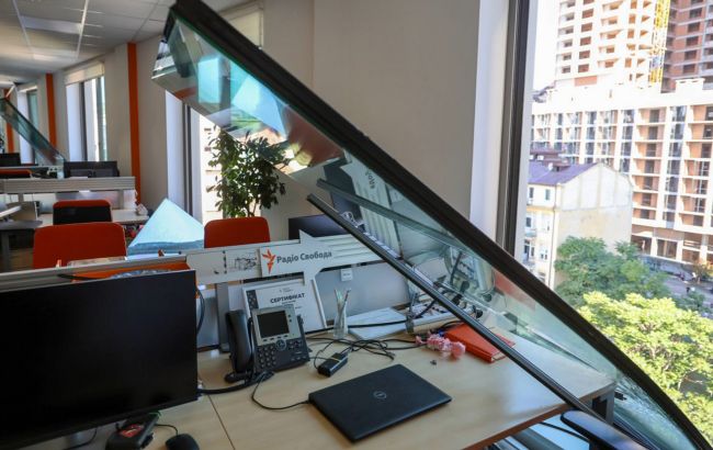 Масована атака на Київ: знищена кондитерська, пошкоджені книгарні та офіси медіа (фото)