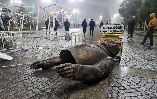 В Казахстане временно приостановили работу все финансовые организации