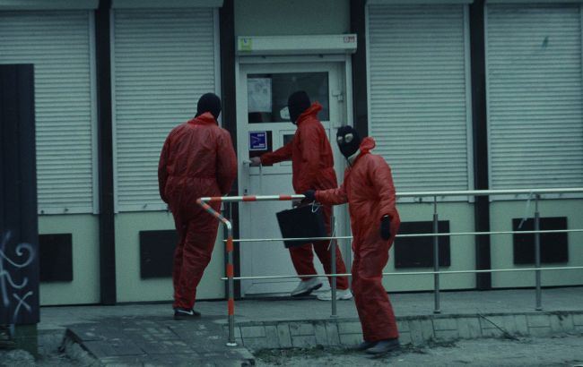 Музиканти "пограбували" квітковий магазин у Києві заради дивної мети