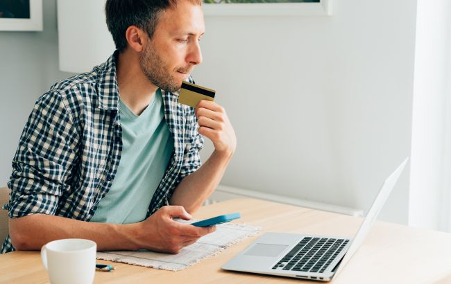 Нацбанк хочет ограничить переводы между картами: какими будут лимиты