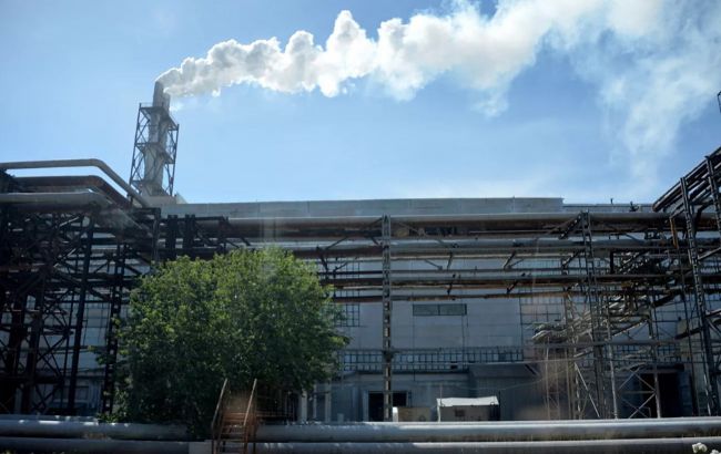 Окупанти перетворили завод "Титан" у Криму на військову частину, ситуація важка