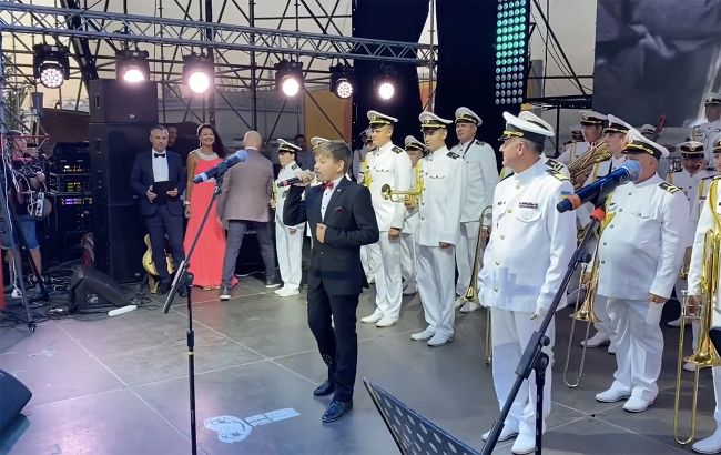 12-летний сирота назло всем спел "Смуглянку" и получил квартиру в Одессе (видео)