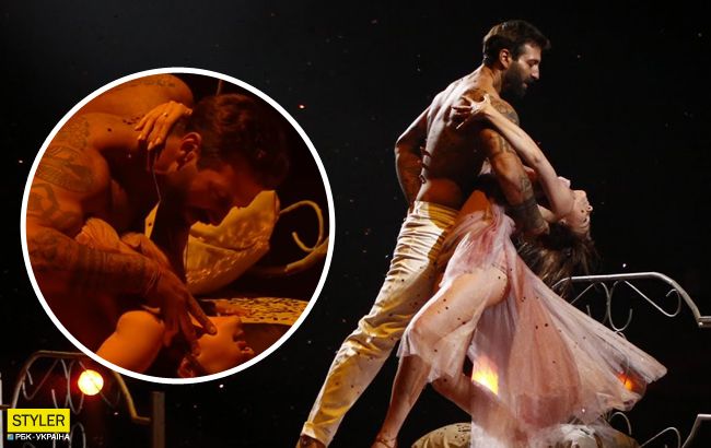 Участник Танцев со звездами показал мускулистый торс в татуировках (видео)