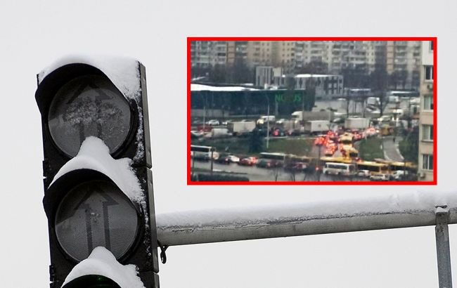 У Києві на Троєщині заблоковано рух на правий берег: що сталося