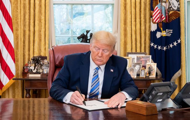 Трамп вирішив продовжити на рік санкції проти Росії