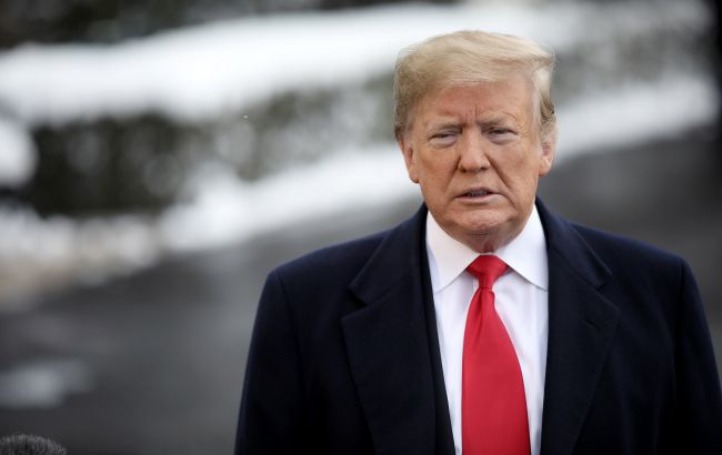 Самолет Трампа, летевший в Давос, вернулся в США: CNN узнало причину