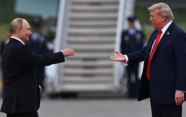 Белый дом вырезал из видео моменты, когда Трамп аплодировал Путину, - The Guardian