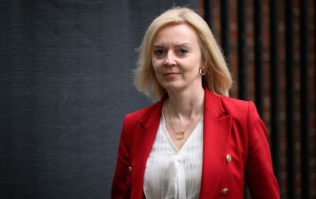 Глава МИД Британии прилетела в РФ: будет обсуждать Украину