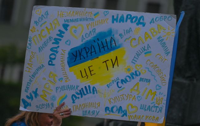 Малюк ще не всі букви вимовляє, але вже співає "Ой, у лузі": зворушливе відео
