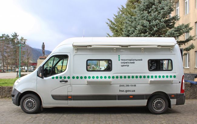 В звільненій частині Харківської області запрацювали мобільні сервісні центри МВС