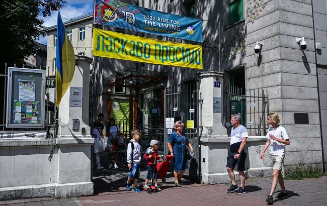 Українці мають платити податки у Польщі. Коли та кому це треба робити