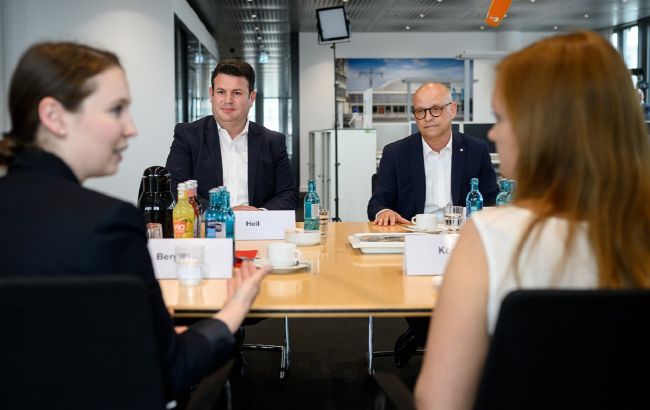 Українським біженцям треба декларувати виплати з-за кордону: що це означає