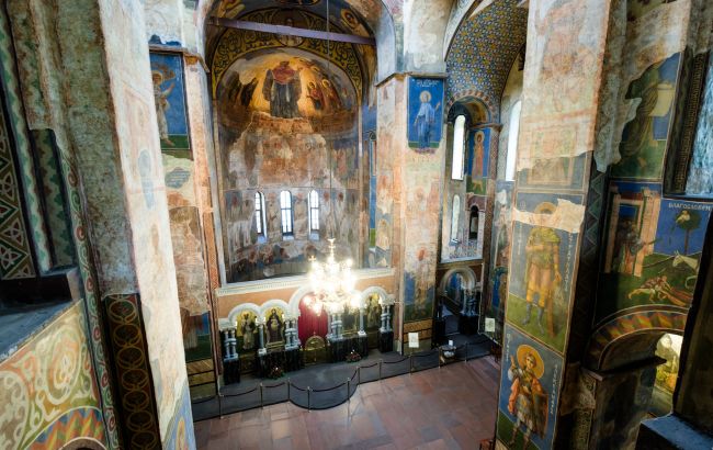 "Пекло для чоловіків, рай для жінок": Що приховує Кирилівська церква в Києві