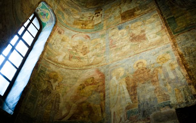 Фрески, як у да Вінчі. Де в Києві побачити унікальні середньовічні розписи