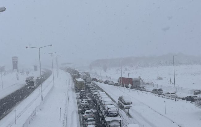 Снігопади у Туреччині призупинили життя людей: наслідки негоди (фото, відео)