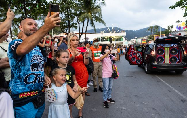 Арешти набирають обертів. У популярній країні взялися за російських туристів