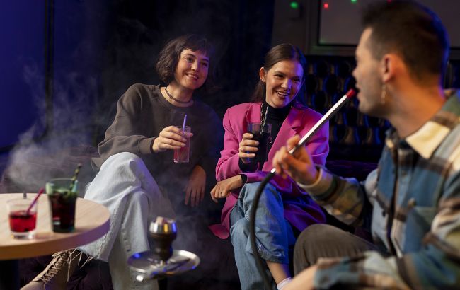 Лікар розвіяв популярні міфи про безпечність кальяну: чому від нього варто відмовитись