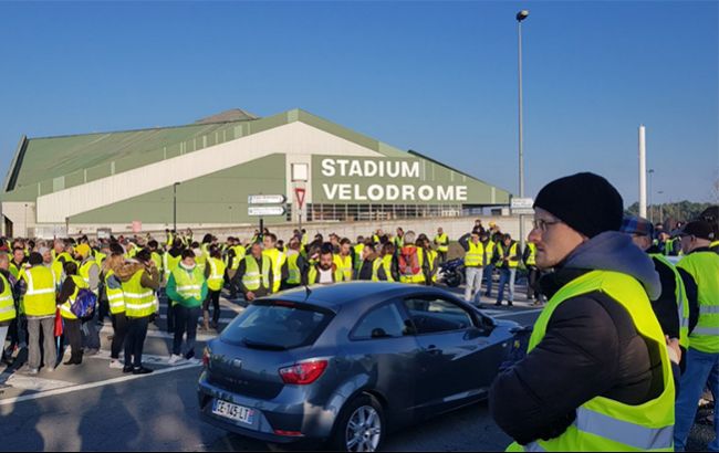 Кількість постраждалих в ході протестів у Франції зросла до 100