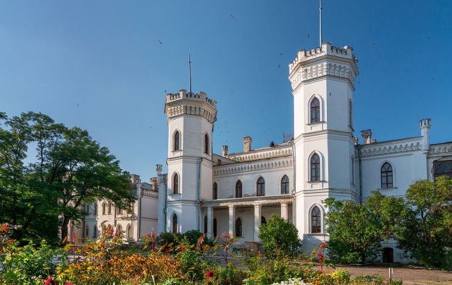 Вишуканість та розкіш: 6 найцікавіших дворянських садиб для осіннього вікенду 