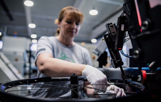 До 48 тисяч гривень. Які вакансії пропонують українкам у Європі восени