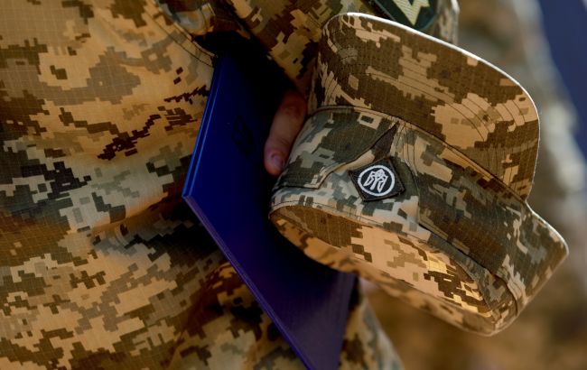 "Молодший лейтенант" без тривалого контракту: як мобілізованому з дипломом стати офіцером