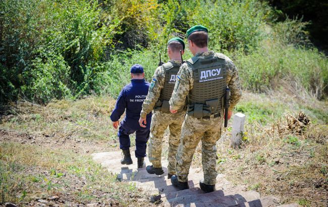 Знайшли "переправників" у соцмережах: ДПСУ зірвала чергову спробу незаконного виїзду
