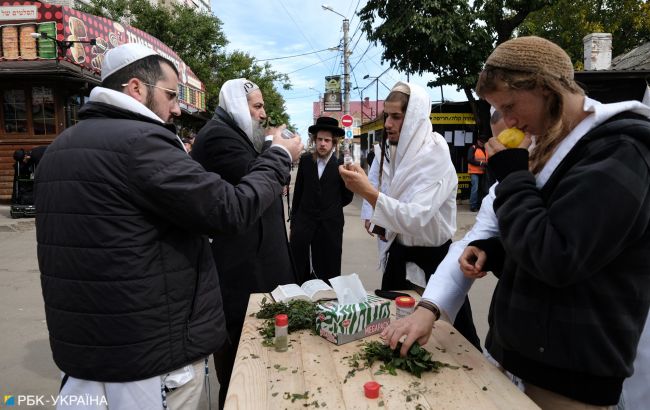 В Умані тестують пілотну систему зі сплати туристичного збору для паломників