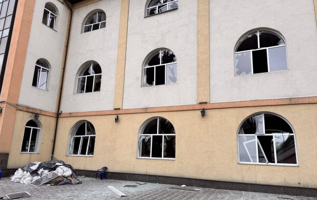 Вибиті вікна й двері: атака РФ пошкодила мусульманську святиню в Києві (фото, відео)