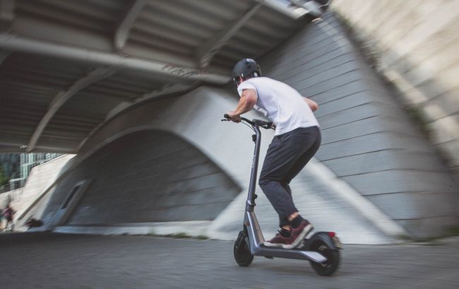 В Киеве хотят запретить электросамокаты: появилась петиция