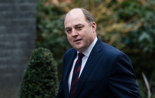 Британия "разогревает" производство оружия, чтобы помочь Украине, - Уоллес