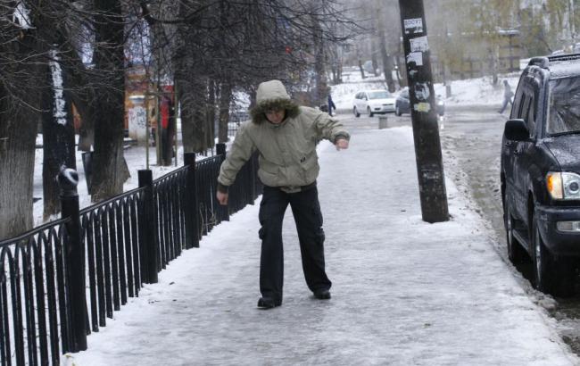 ГСЧС предупреждает о гололеде на дорогах 27 января