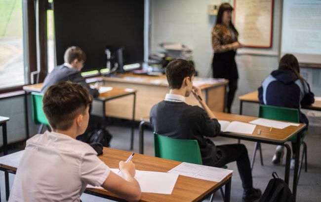 Загарбники розширюють пропаганду Кремля на окупованих територіях, - ЦНС