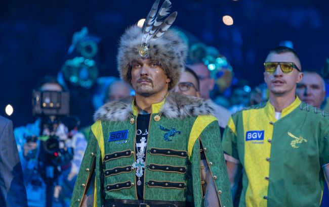 Більше не секрет: Усик показав того, хто допомагає йому готуватися до бою з Верховеном