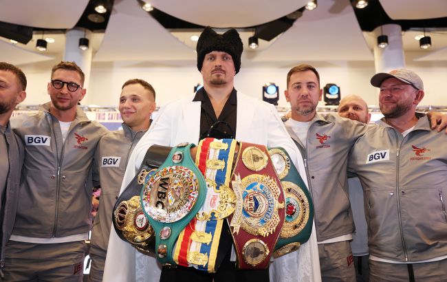 Чому Усик зберіг пояси, але не битиметься? Пояснення поставило бокс на паузу