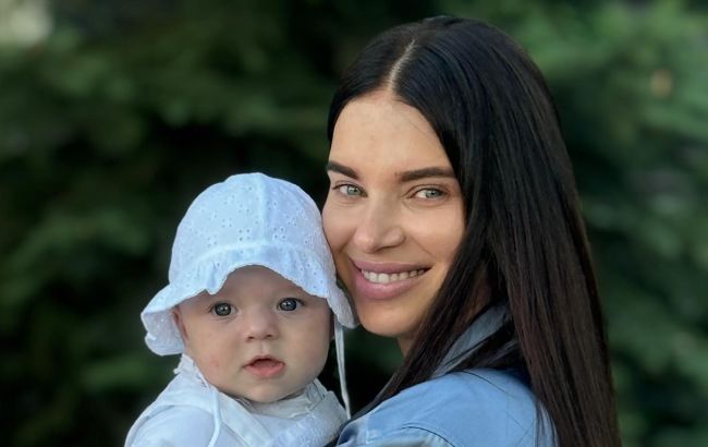 Жена Усика очаровала фото с самой младшей дочкой Марией