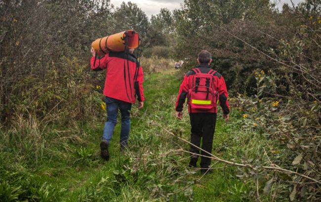 "Закарпатський Рапунцель". В Ужгороді ДСНС рятувала хлопця, який "заплутався в кущах"