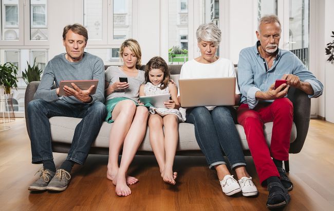 Пенсии, доплаты, медпомощь, тарифы и досуг: что изменится для украинцев в апреле