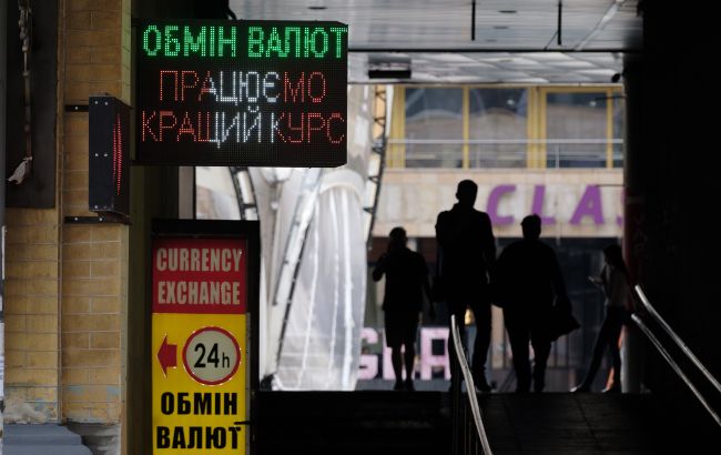 Курс на падіння. Чому дешевшає долар і як довго це може тривати