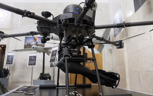 Порятунок із неба: нацгвардієць вирвався з оточення на скинутому байку (відео)