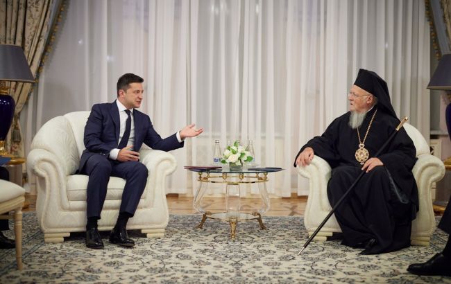Зеленский обсудил с патриархом Варфоломеем уничтожение россиянами храмов в Украине